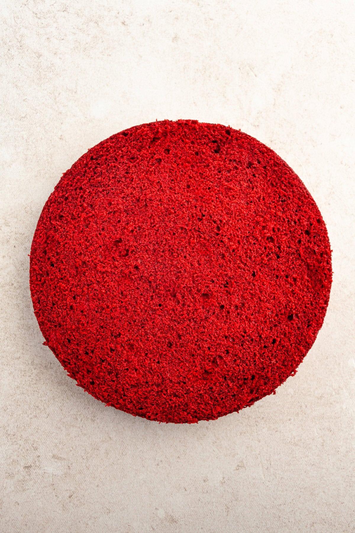 Τούρτα Κόκκινο Βελούδο 11 Ψημένη στρώση Red Velvet Cake, έτοιμη για επικάλυψη.