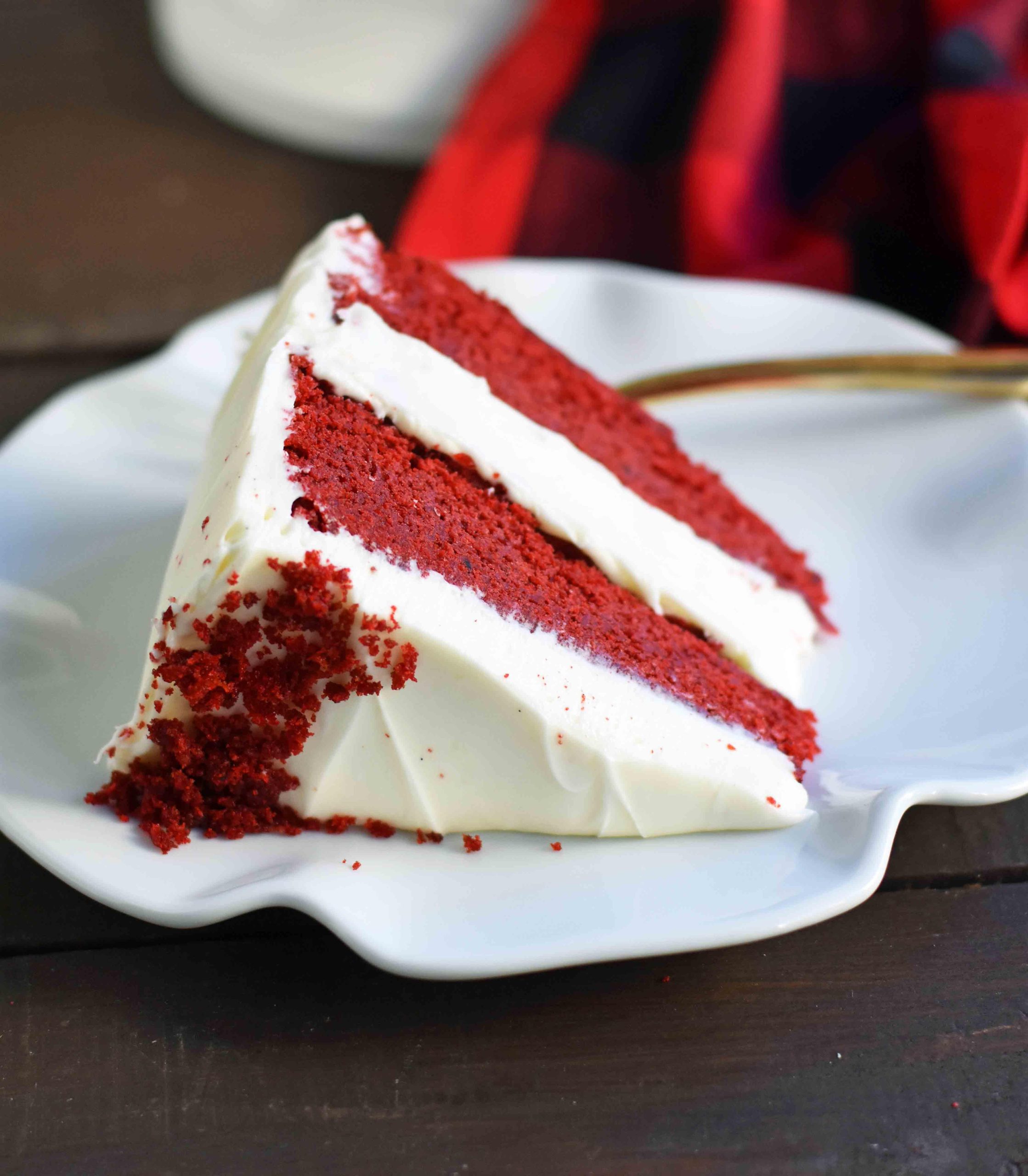 Τούρτα Κόκκινο Βελούδο 16 Το τέλειο Red Velvet Cake: Ζουμερό και αφράτο, με πλούσια κρέμα τυριού.