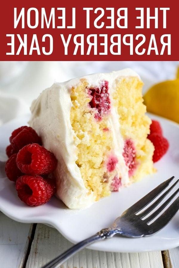 Κέικ Λεμονιού και Σμέουρου 18 Το Καλύτερο Κέικ Λεμόνι με Βατόμουρα. Ένα ανάλαφρο και αφράτο κέικ λεμόνι με φρέσκα βατόμουρα και φρέσκο γλάσο κρέμας τυριού λεμονιού. Ένα γλυκόξινο κέικ με λεμόνι και μούρα! #κεικλεμονι #κεικ #κεικλεμονιβατομουρα