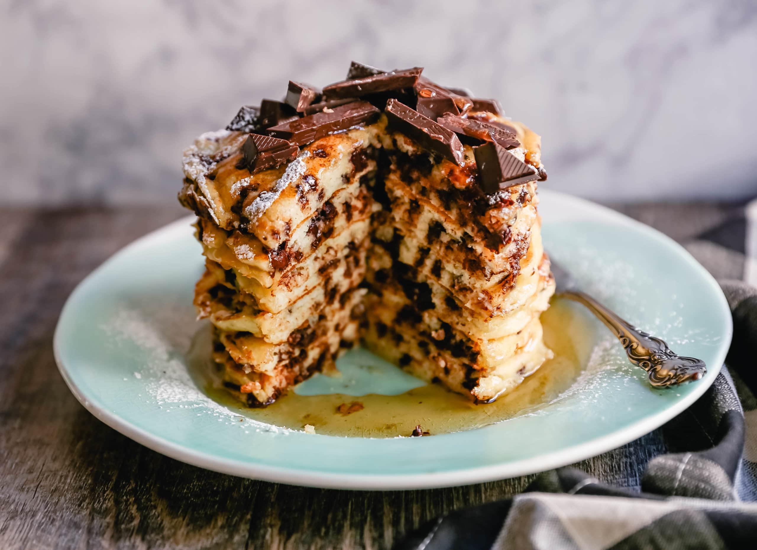Αφράτες pancakes ρικότα με κομματάκια σοκολάτας, έτοιμες σε 5 λεπτά. Η ιδανική συνταγή για ένα γρήγορο και λαχταριστό πρωινό.