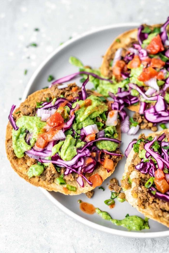 Hoe om Vegan Lensie Tostadas te Maak
