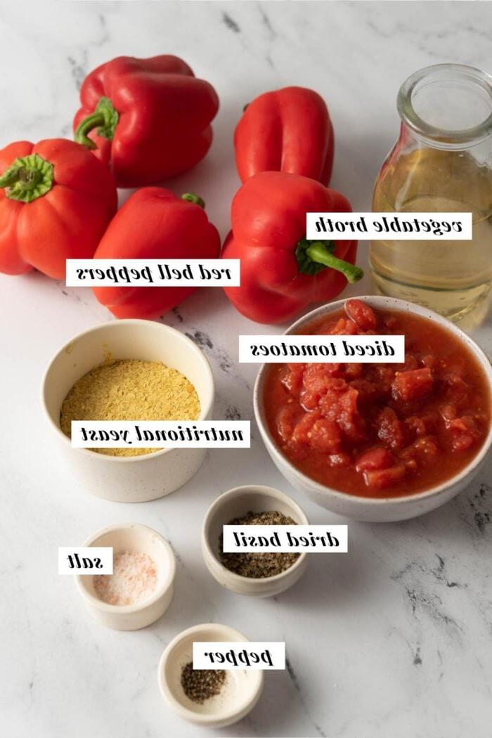 Geroosterde Rooipeper Tamatie Sop 3 Visual list of ingredients for making a roasted red pepper tomato soup recipe. Each ingredient is labelled with text overlay.