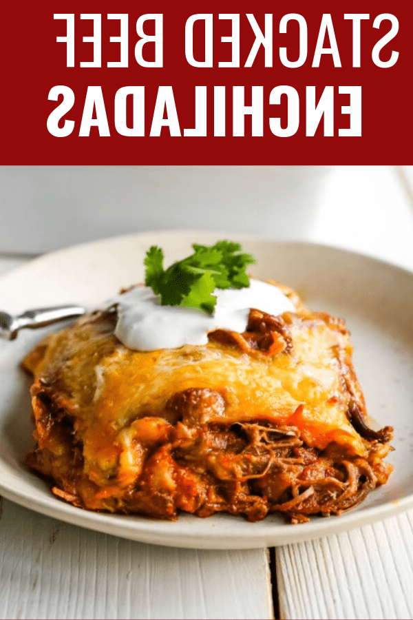 Στοίβες Enchiladas με Μοσχάρι. Μεξικάνικες Enchiladas με τεμαχισμένο μοσχάρι, λιωμένο τυρί, τορτίγιες καλαμποκιού και σπιτική σάλτσα enchilada. Μια εύκολη κατσαρόλα enchilada με μοσχάρι! #μεξικάνικο #μεξικάνικοφαγητό #enchiladas #beefenchiladas
