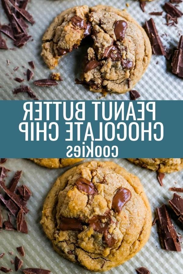 Ένα ζουμερό μπισκότο φυστικοβούτυρο με κομματάκια σοκολάτας, σε κοντινό πλάνο, που αναδεικνύει την τέλεια υφή του.