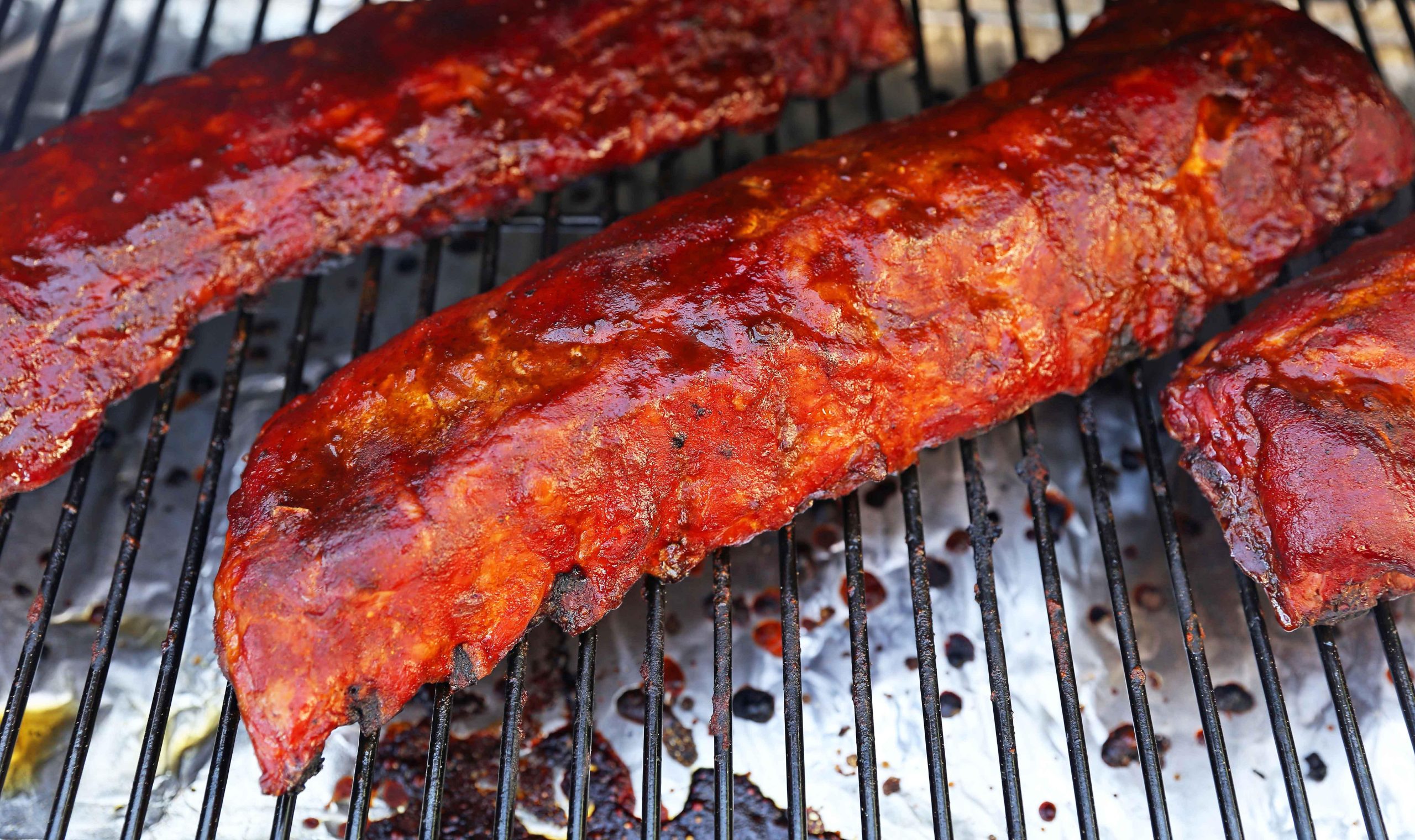 Ψησταριά Traeger. Καπνιστά Χοιρινά Παϊδάκια Baby Back. Τρυφερά, γευστικά, παϊδάκια που λιώνουν στο κόκαλο. Πώς να καπνίσετε ή να ψήσετε παϊδάκια στον φούρνο. Τέλεια Συνταγή για BBQ Rub. #ribs #babybackribs #traeger #smoker #καπνιστα