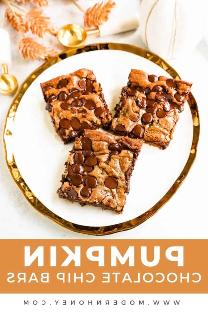 Μπάρες Κολοκύθας με Ψήγματα Σοκολάτας 7 Πλούσιες και αφράτες μπάρες κολοκύθας με σοκολάτα, ιδανικές για κάθε περίσταση και γιορτή.