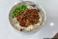 Sticky Honey Garlic Slow Cooker Chicken