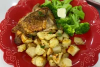 Tek Tepside Yunan Usulü Tavuk Butları ve Patates