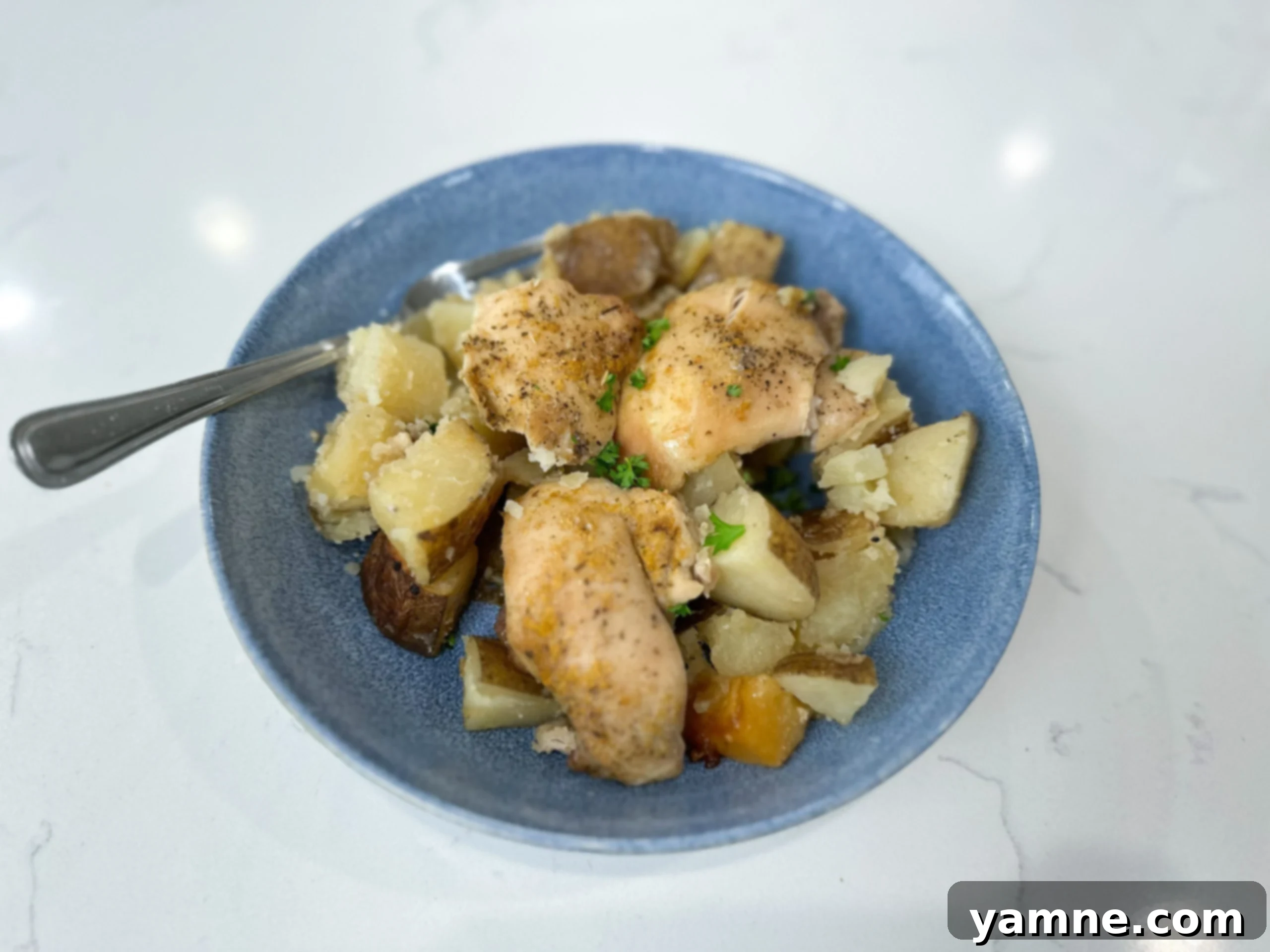 Golden Garlic Butter Chicken Thighs with Roasted Potatoes 1 featured 15332