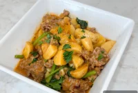 Sizzling Sausage and Spud Skillet