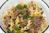 Easy Slow Cooker Beef Stroganoff