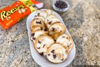 Creamy Crescent Chip Cookies