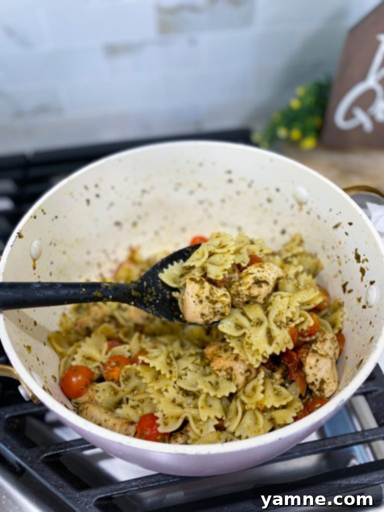 sun-dried tomato chicken pasta, a vibrant and delicious one-pot dish