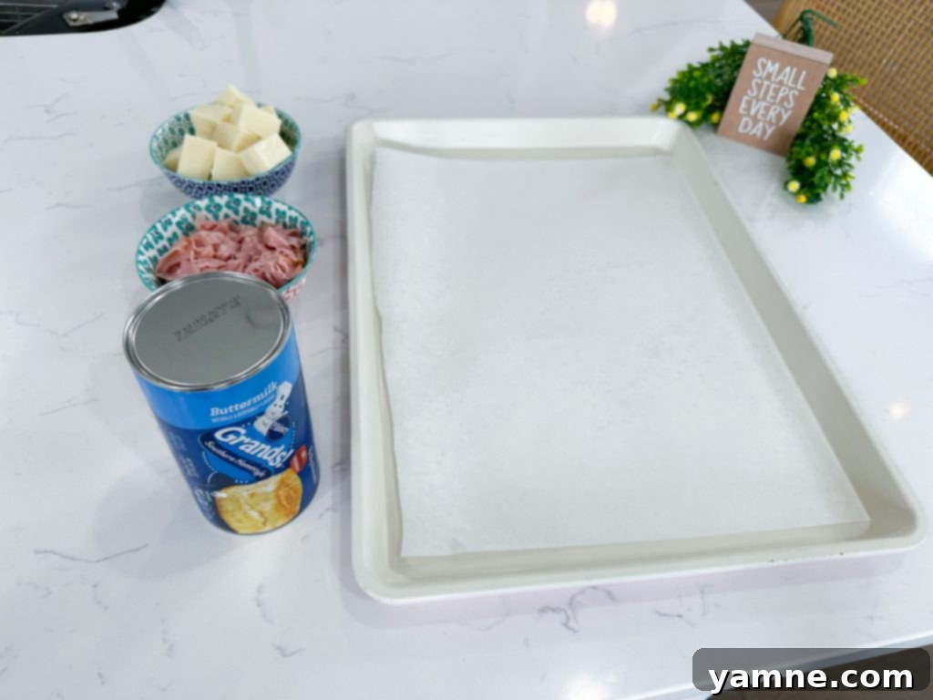 Stuffed Ham and Cheese Biscuits, a perfect and easy breakfast or lunch idea.