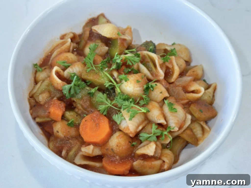 Quick pasta with vegetables and tomato sauce